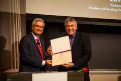 Professor Krishna Rajagopal, chair of the faculty, presents Professor Eric Lander with his award
